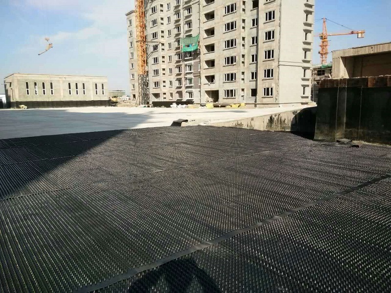 烏魯木齊東方雨虹承建某小區(qū)排水板防滲鋪設